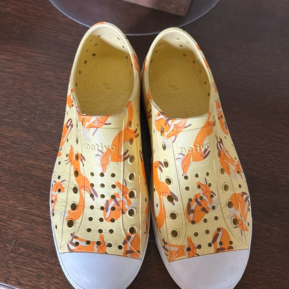 Native Foxy Shoes size J2